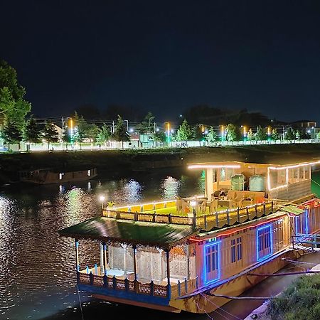 Houseboat Karima Palace Srīnagar Exteriör bild