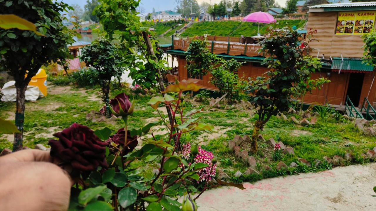 Houseboat Karima Palace Srīnagar Exteriör bild