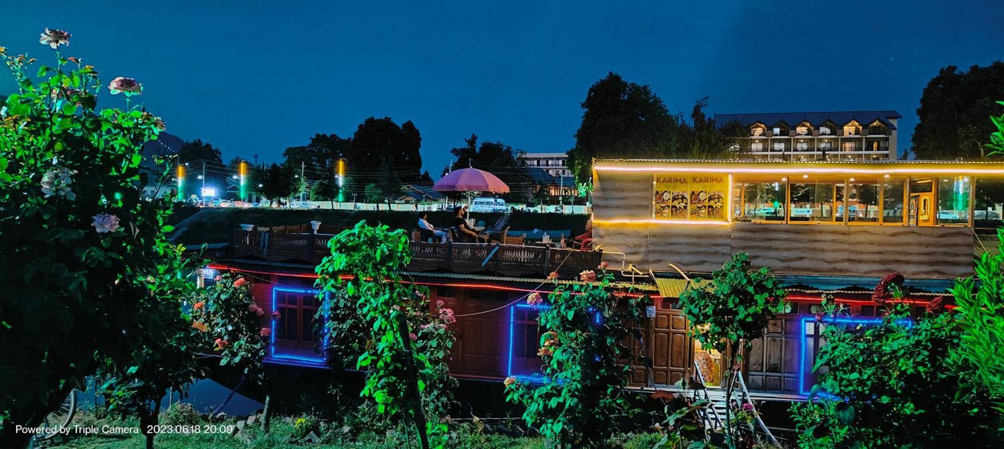 Houseboat Karima Palace Srīnagar Exteriör bild